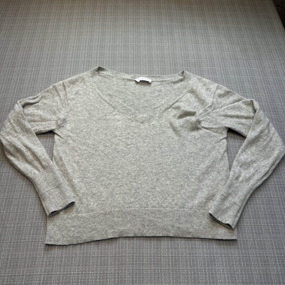 Everlane 100% Cashmere Sweater Small Gray Minimalist Lightweight V neck*‎